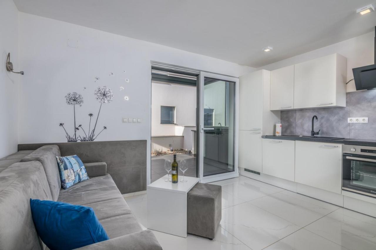 Elle Luxury Apartments Vantačići Malinska Extérieur photo